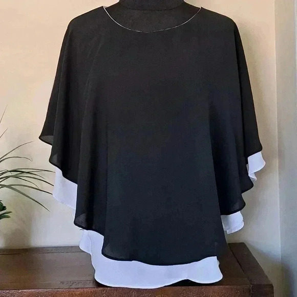 ❤ Beautiful Flowy Nygard Blouse  Small Black White Top - Picture 1 of 11